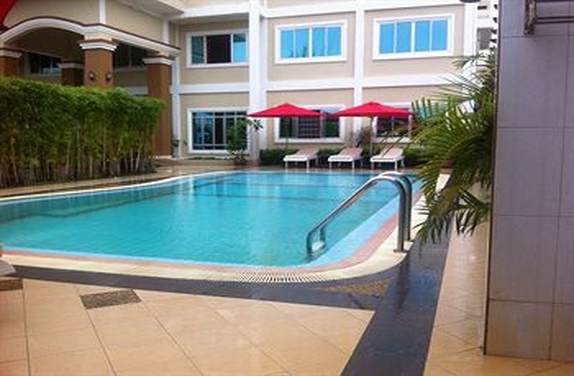 White Beach Hotel Сиханоуквил Екстериор снимка